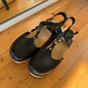 Swedish Hasbeens size 40 clogs